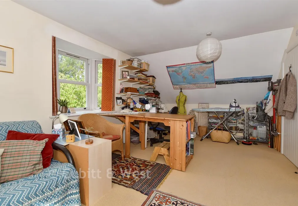 Bedroom 1 - Wheelwrights Close, Arundel, West Sussex - Wards of Kent