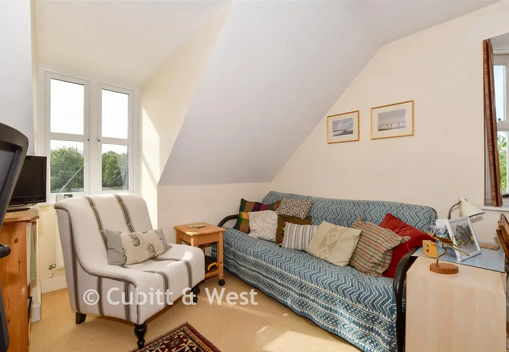 Bedroom 1 - Wheelwrights Close, Arundel, West Sussex - Wards of Kent
