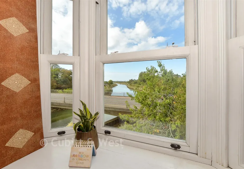 Internal Lifestyle Photograph - Wheelwrights Close, Arundel, West Sussex - Wards of Kent