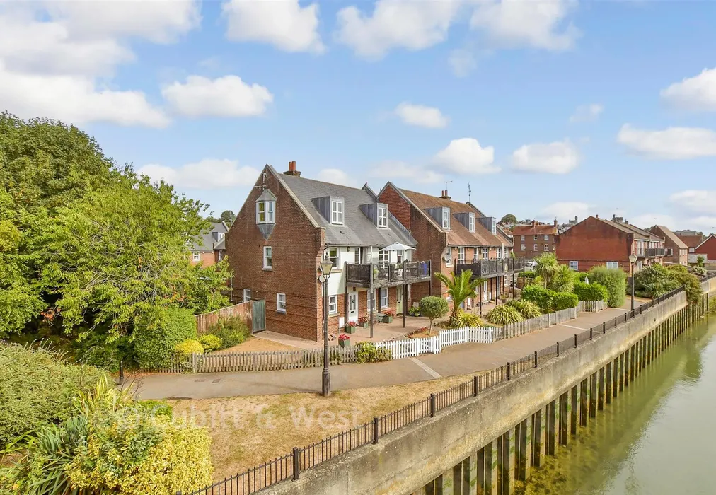 External Lifestyle Photograph - Wheelwrights Close, Arundel, West Sussex - Wards of Kent