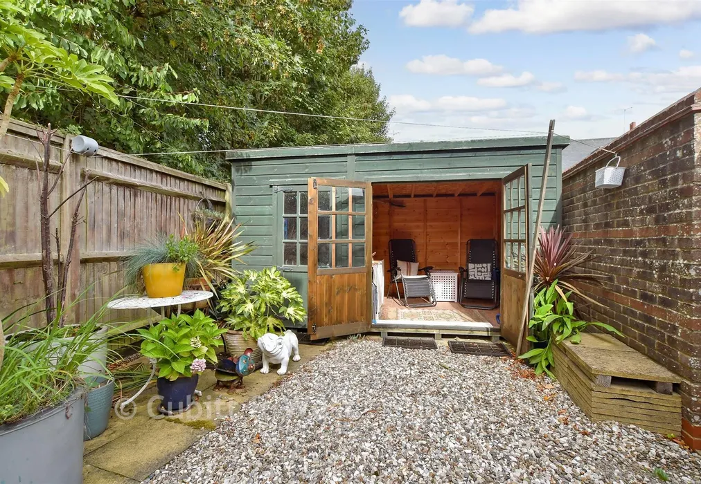 Rear Garden - Wheelwrights Close, Arundel, West Sussex - Wards of Kent