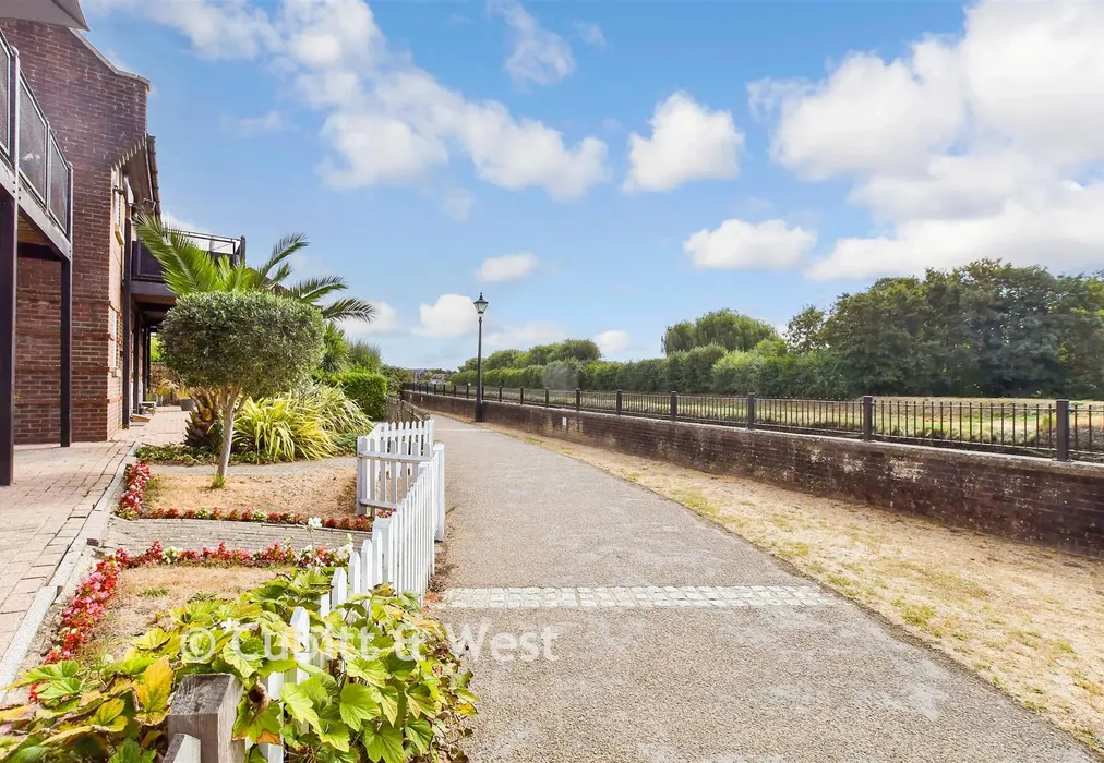 Surrounding Area - Wheelwrights Close, Arundel, West Sussex - Wards of Kent