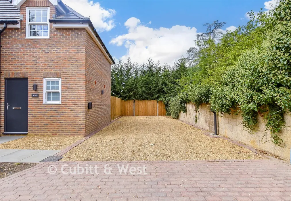 Driveway/Parking - Dolby Terrace, Ifield Road, Charlwood, Surrey - Wards of Kent