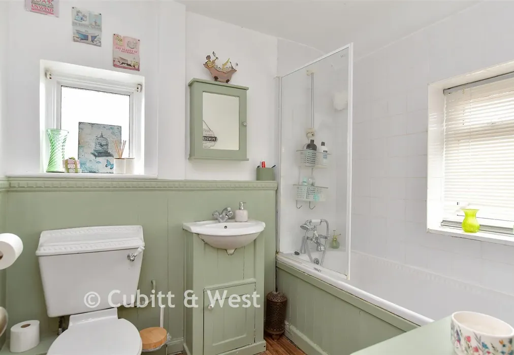 Bathroom - Carden Avenue, Patcham, Brighton, East Sussex - Wards of Kent