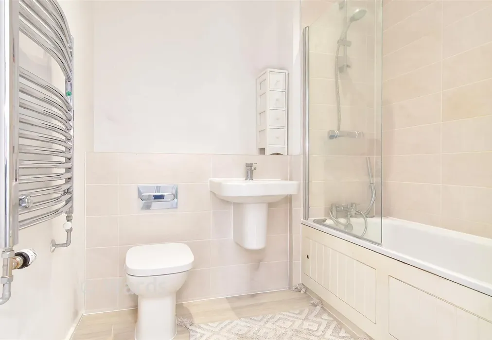 Bathroom - Newcomen Lane, Rochester, Kent - Wards of Kent