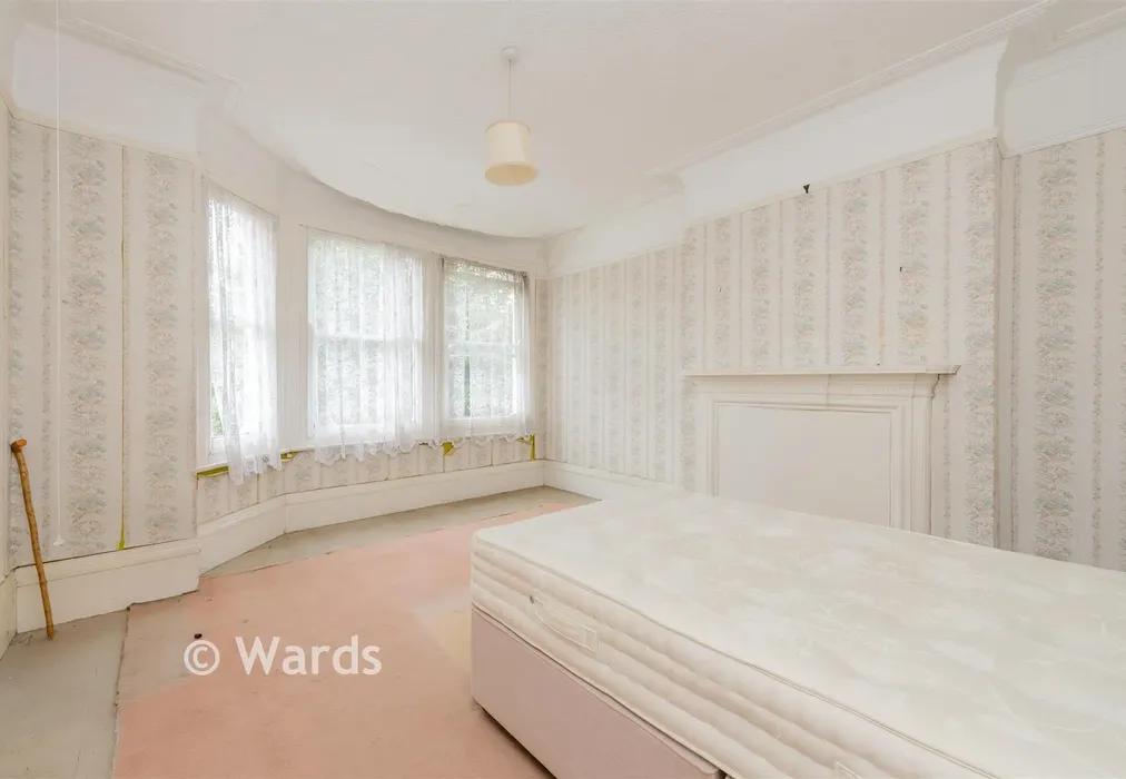 Bedroom 1 - The Avenue, Gravesend, Kent - Wards of Kent