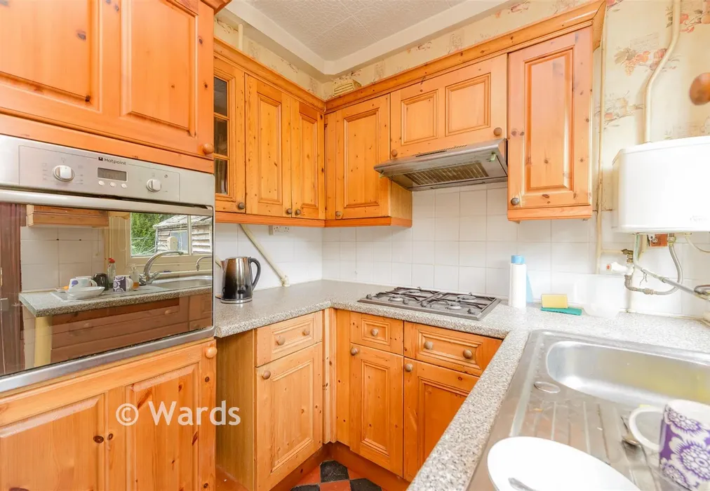 Kitchen - The Avenue, Gravesend, Kent - Wards of Kent