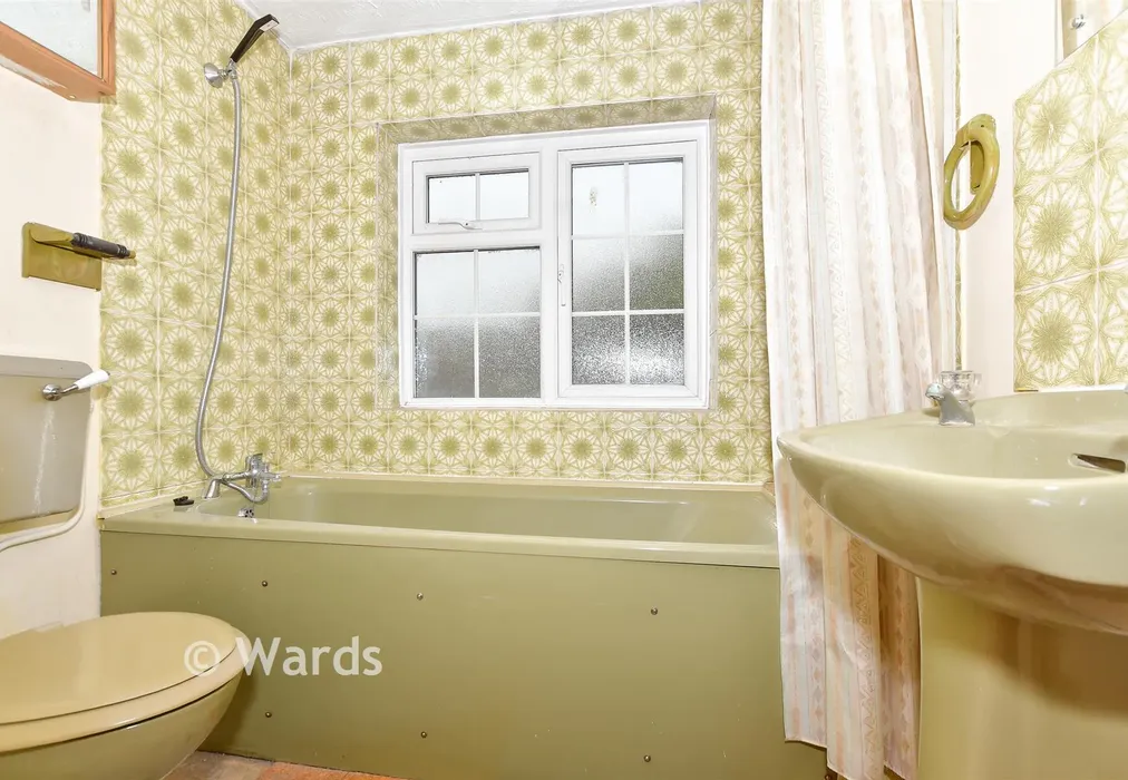 Bathroom - London Road, Dover, Kent - Wards of Kent