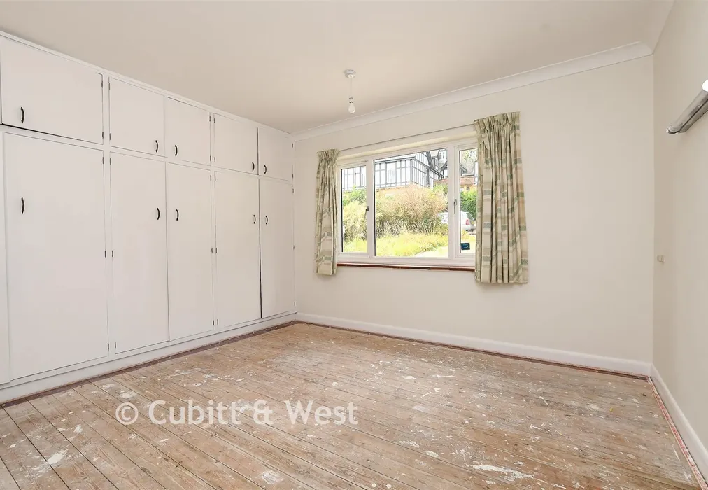 Bedroom 1 - Tupwood Lane, Caterham, Surrey - Wards of Kent