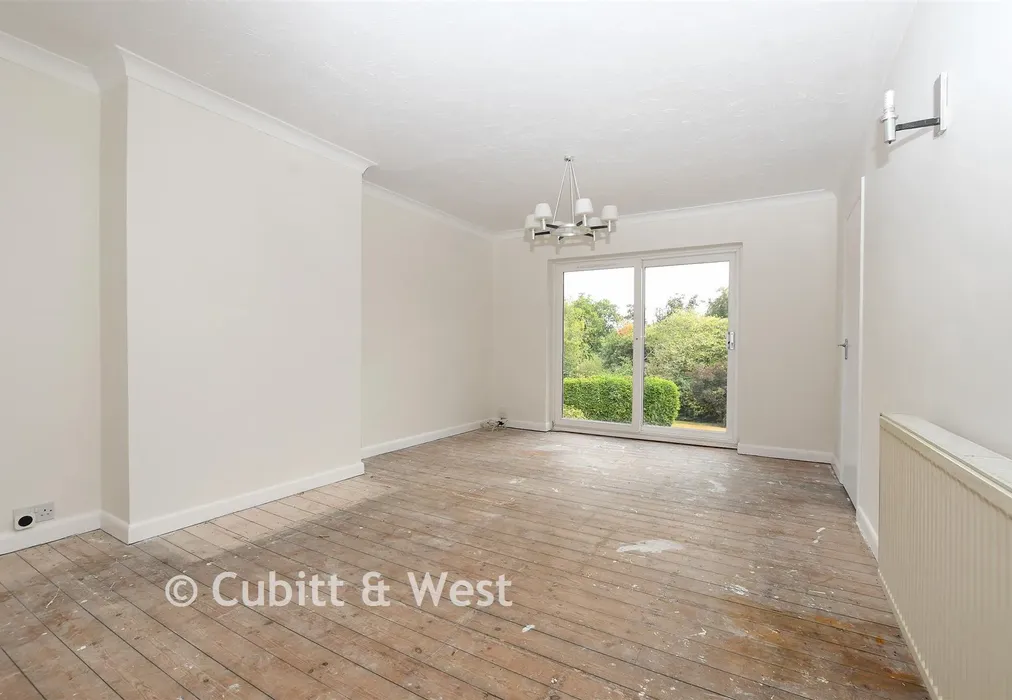 Lounge - Tupwood Lane, Caterham, Surrey - Wards of Kent