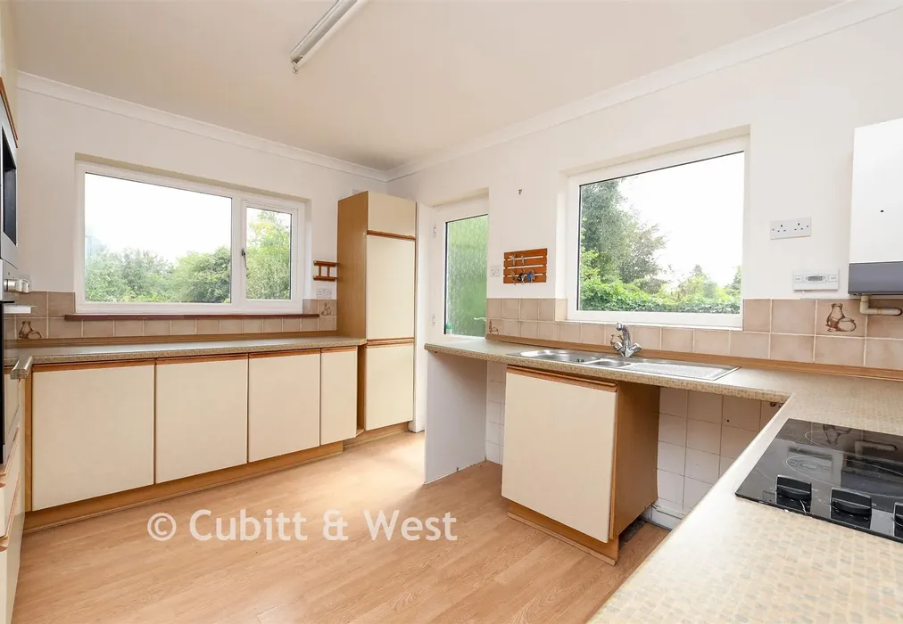 Kitchen - Tupwood Lane, Caterham, Surrey - Wards of Kent