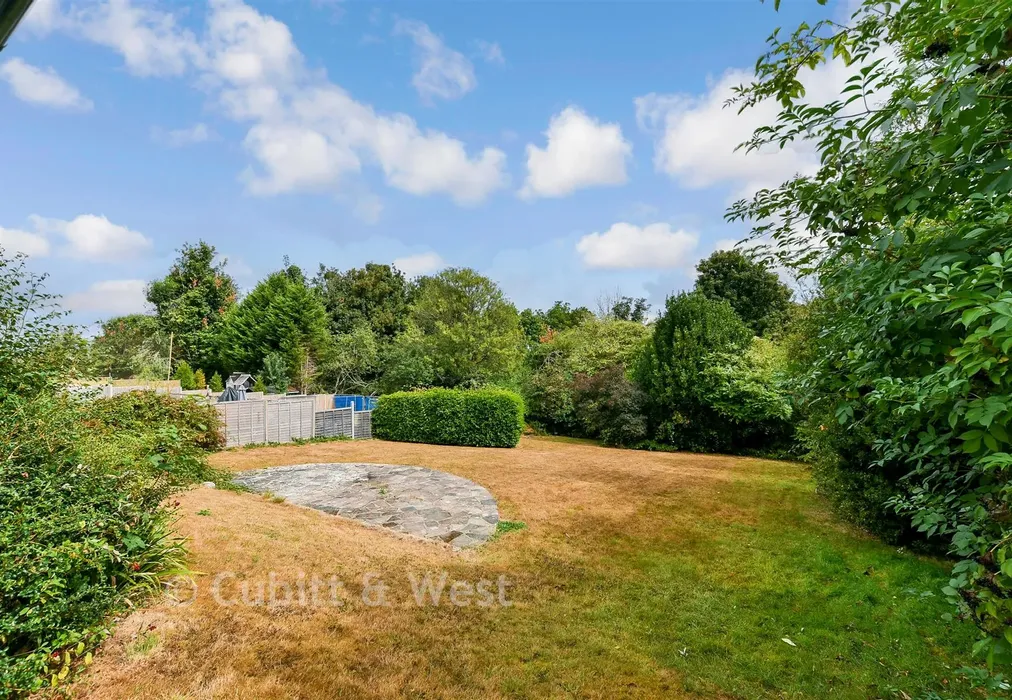 Rear Garden - Tupwood Lane, Caterham, Surrey - Wards of Kent