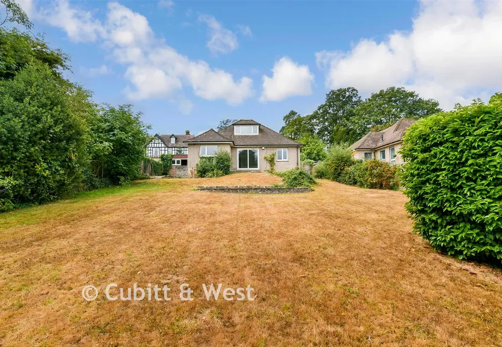 Rear Garden - Tupwood Lane, Caterham, Surrey - Wards of Kent