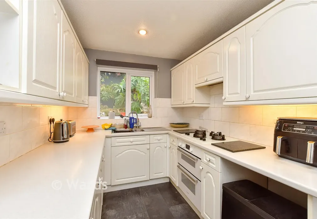 Kitchen - Swallow Rise, Walderslade, Chatham, Kent - Wards of Kent