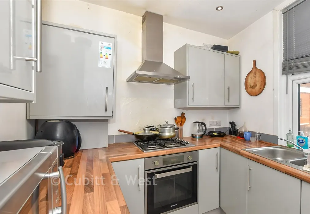 Kitchen - North Street, Havant, Hampshire - Wards of Kent