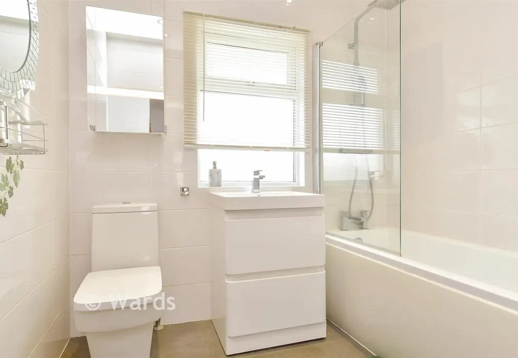Bathroom - Ferndale Road, Gravesend, Kent - Wards of Kent