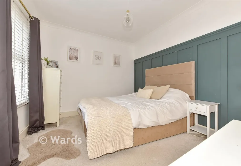 Bedroom 1 - North Road, Queenborough, Sheerness, Kent - Wards of Kent