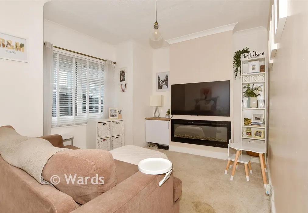 Lounge - North Road, Queenborough, Sheerness, Kent - Wards of Kent