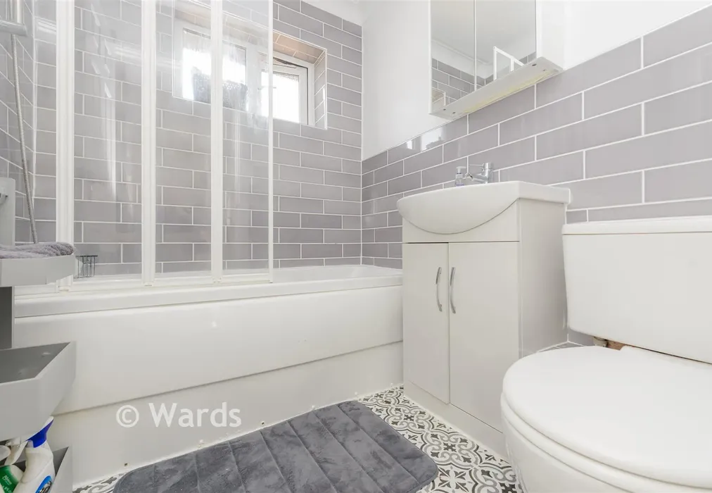 Bathroom - Brampton Road, Bexleyheath, Kent - Wards of Kent