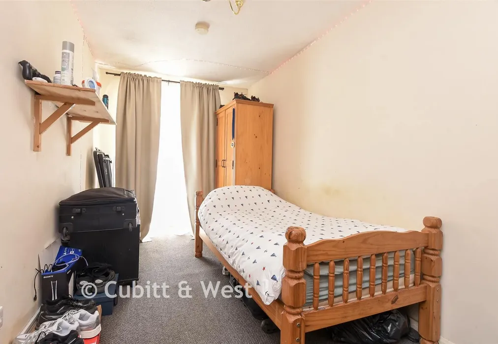 Family Room - Brandy Way, Sutton, Surrey - Wards of Kent