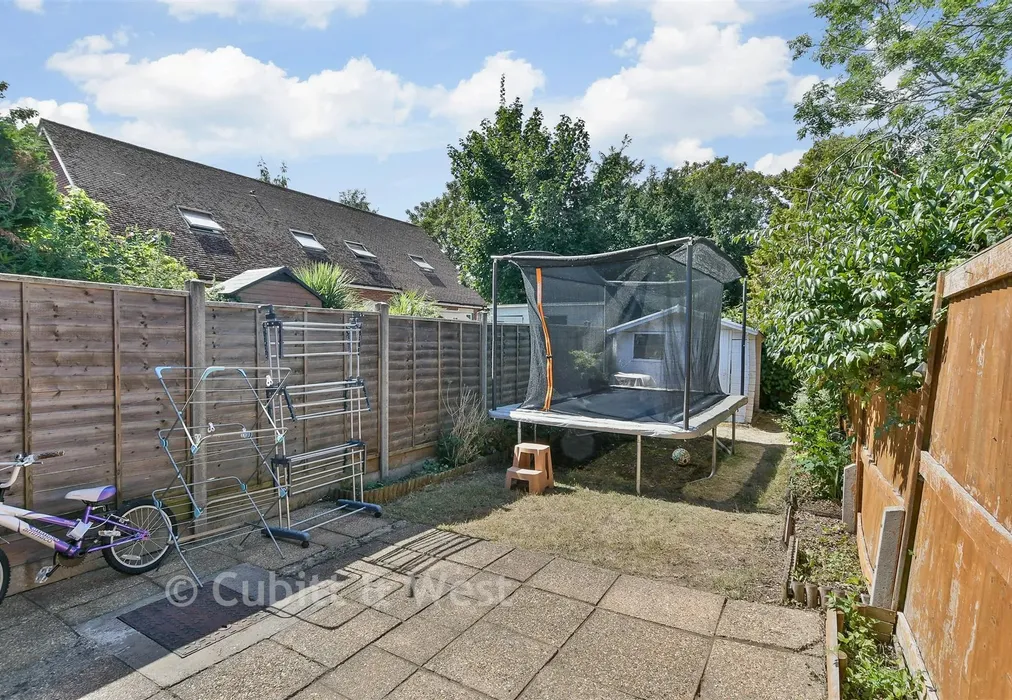 Rear Garden - Brandy Way, Sutton, Surrey - Wards of Kent