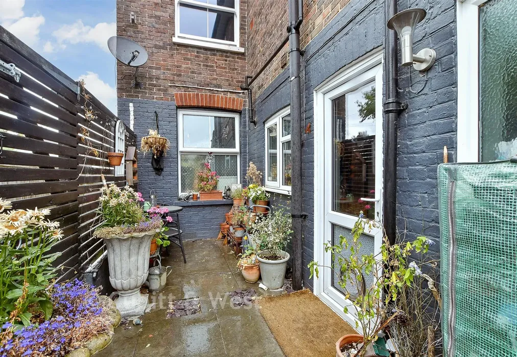 Rear Garden - Cranston Road, East Grinstead, West Sussex - Wards of Kent