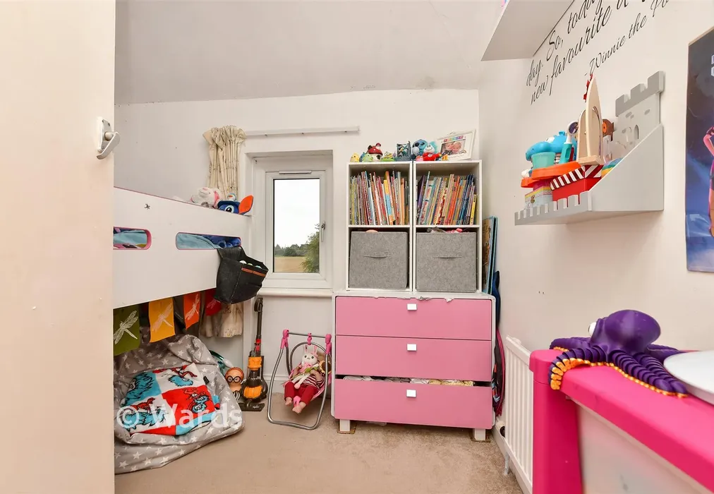 Bedroom 3 - Sweechgate, Broad Oak, Canterbury, Kent - Wards of Kent