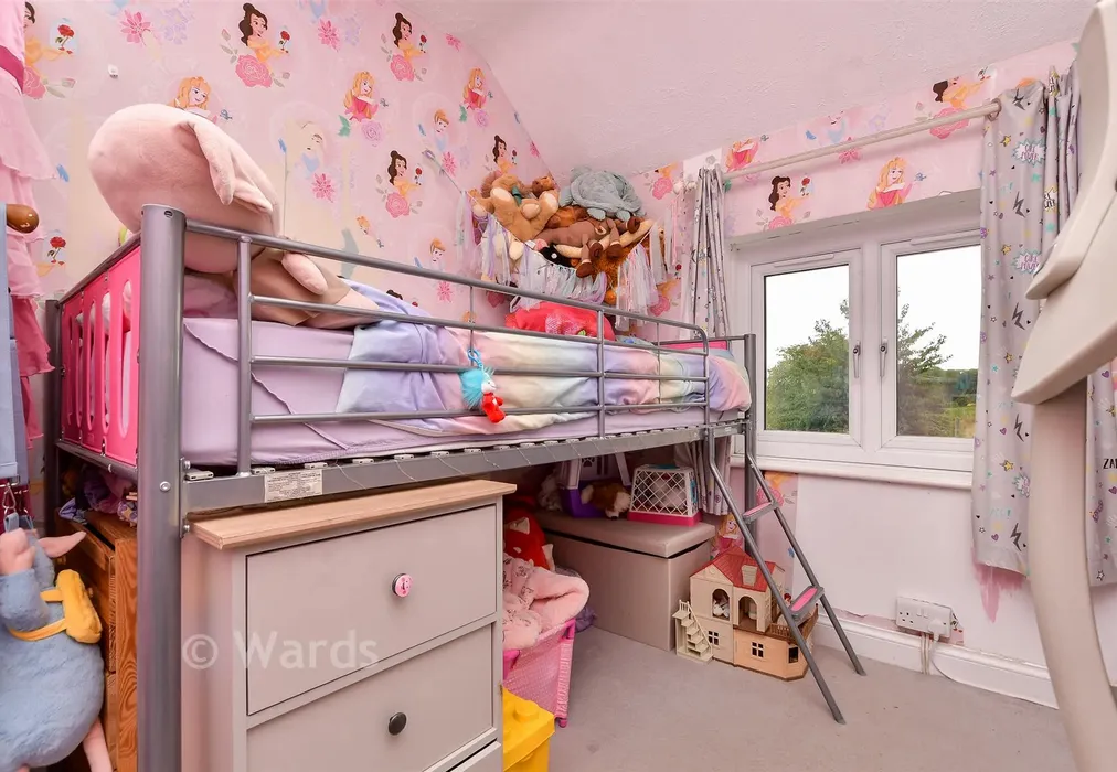 Bedroom 2 - Sweechgate, Broad Oak, Canterbury, Kent - Wards of Kent