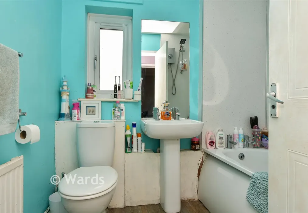 Bathroom - Sweechgate, Broad Oak, Canterbury, Kent - Wards of Kent