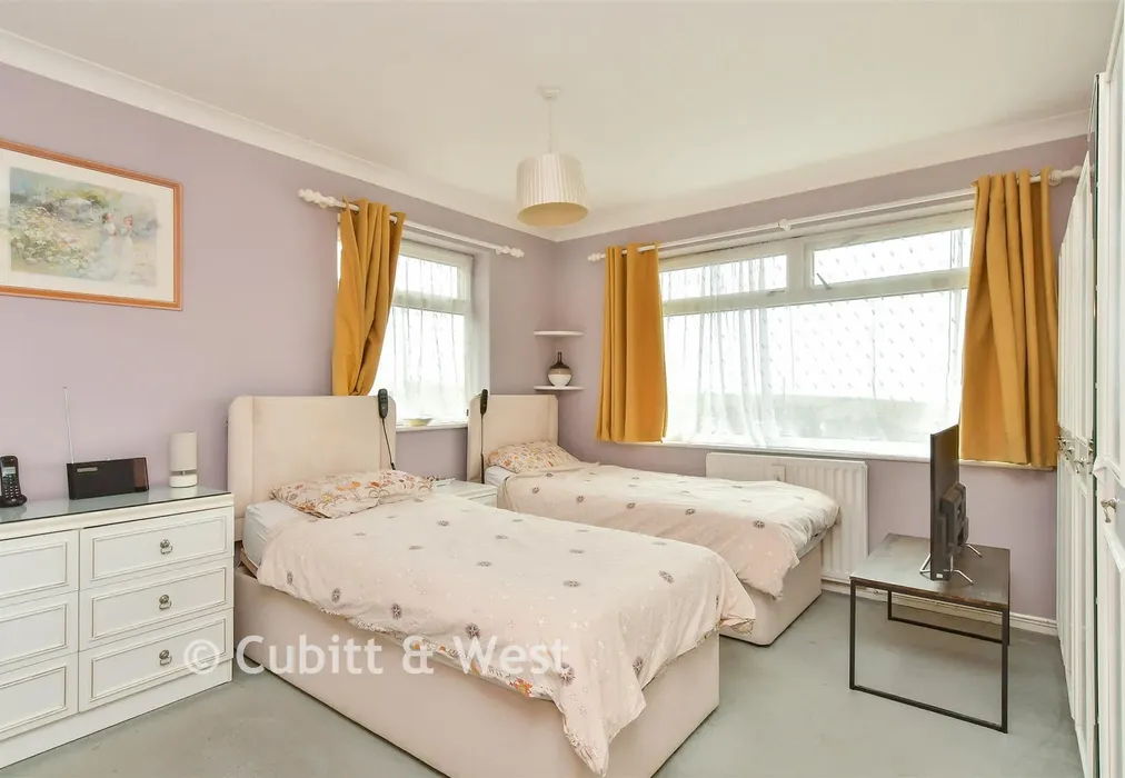 Bedroom 1 - Crescent Drive South, Woodingdean, Brighton, East Sussex - Wards of Kent