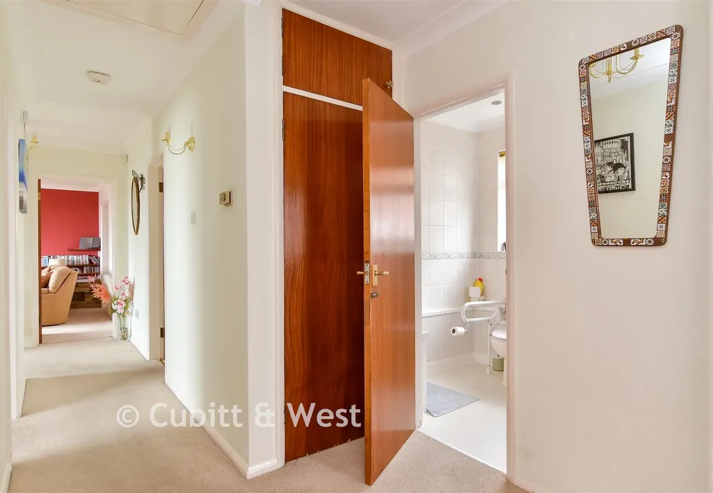 Hallway - Crescent Drive South, Woodingdean, Brighton, East Sussex - Wards of Kent