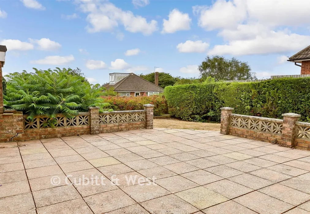 Side Garden - Crescent Drive South, Woodingdean, Brighton, East Sussex - Wards of Kent