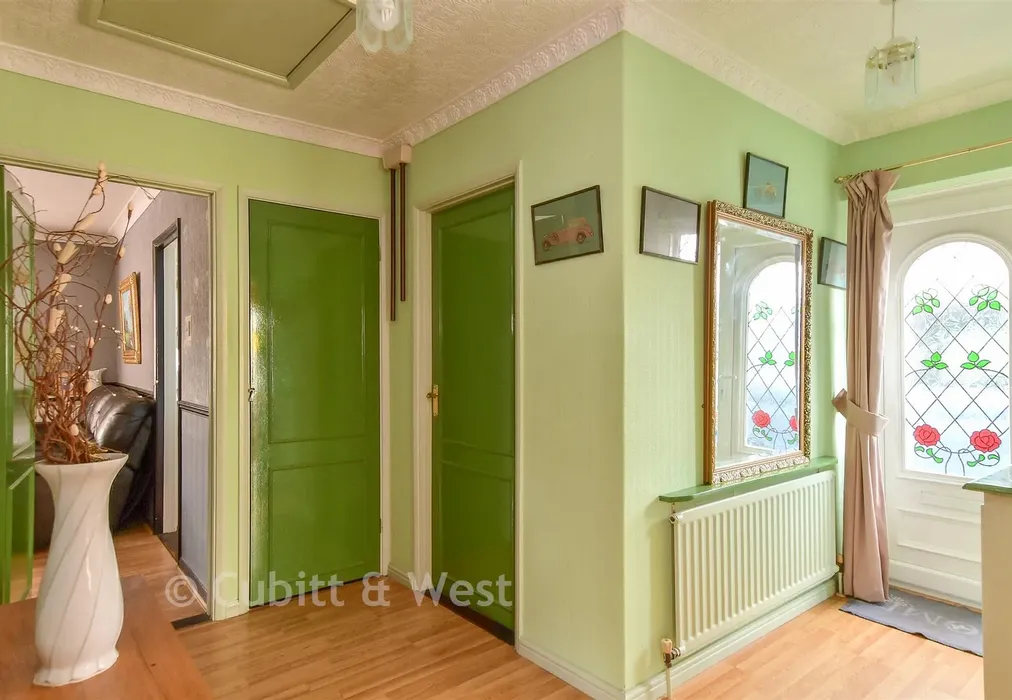 Entrance Hall - Ramillies Gardens, Bognor Regis, West Sussex - Wards of Kent