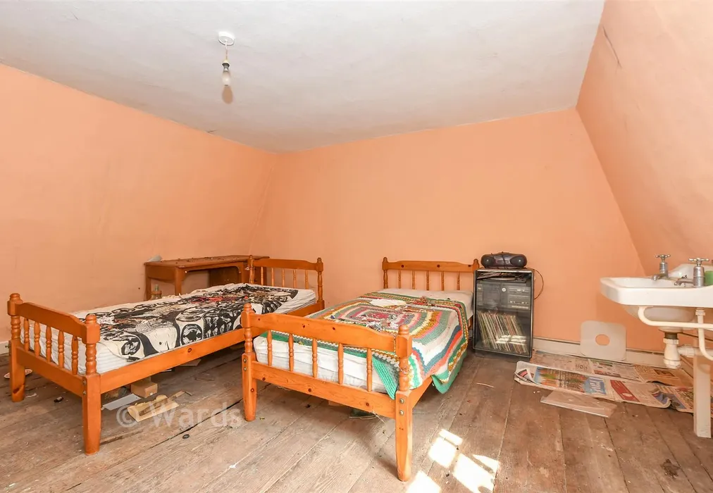 Bedroom 4 - Tenterden Road, Rolvenden, Kent - Wards of Kent