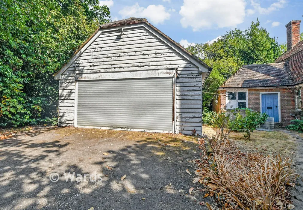 Garage - Tenterden Road, Rolvenden, Kent - Wards of Kent