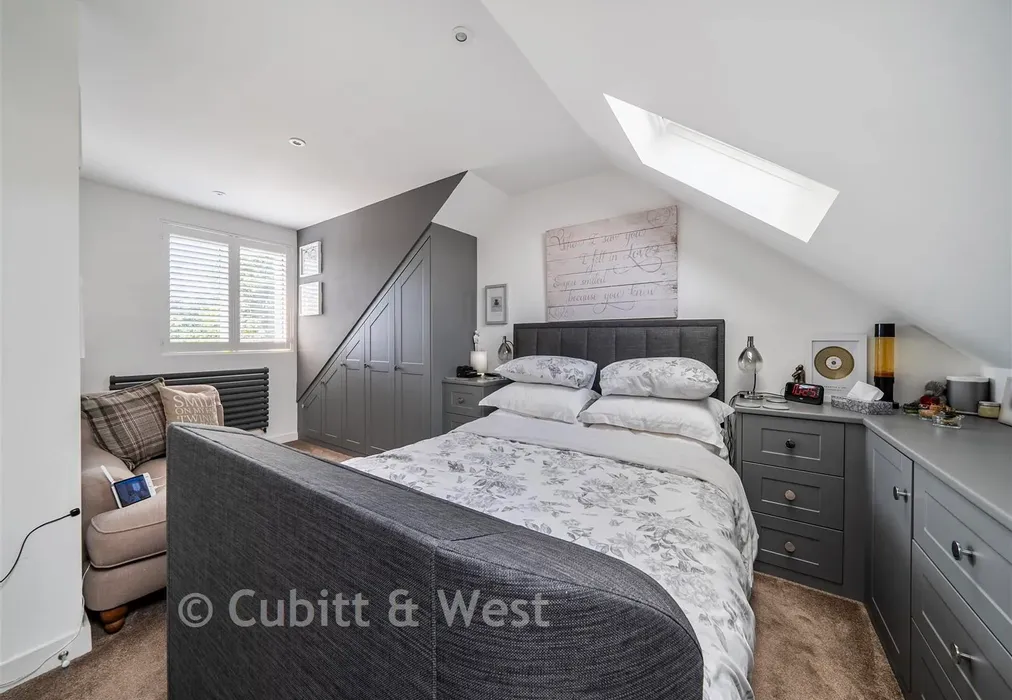 Bedroom 1n - Field Place, Havant, Hampshire - Wards of Kent