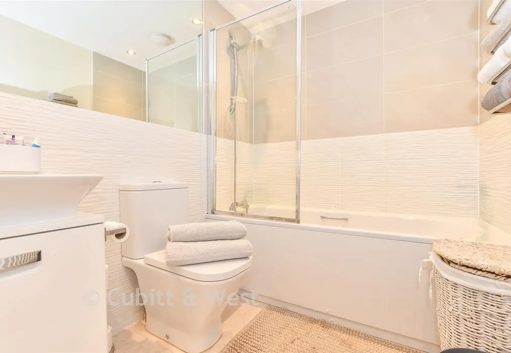 Bathroom - Field Place, Havant, Hampshire - Wards of Kent