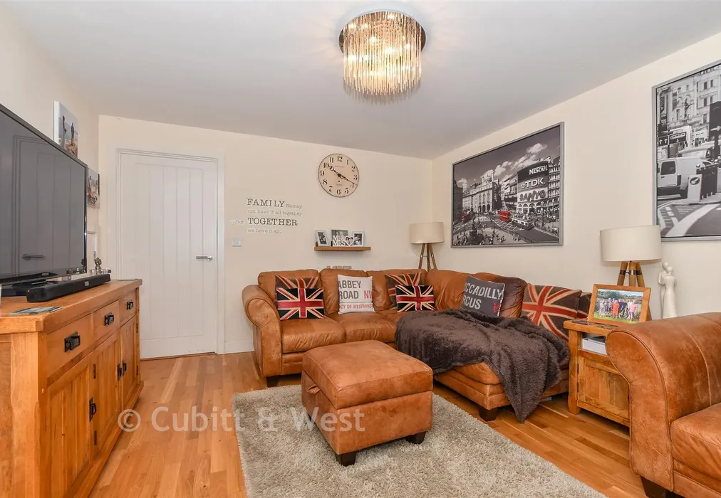 Lounge - Field Place, Havant, Hampshire - Wards of Kent