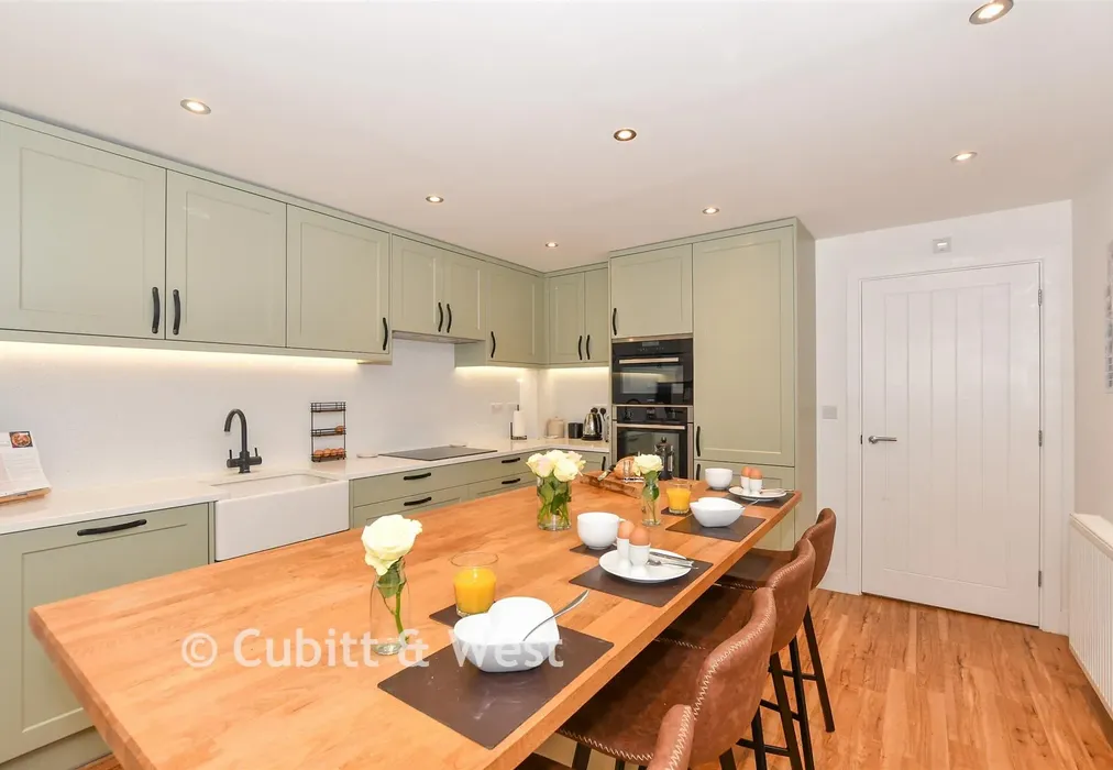 Kitchen - Field Place, Havant, Hampshire - Wards of Kent