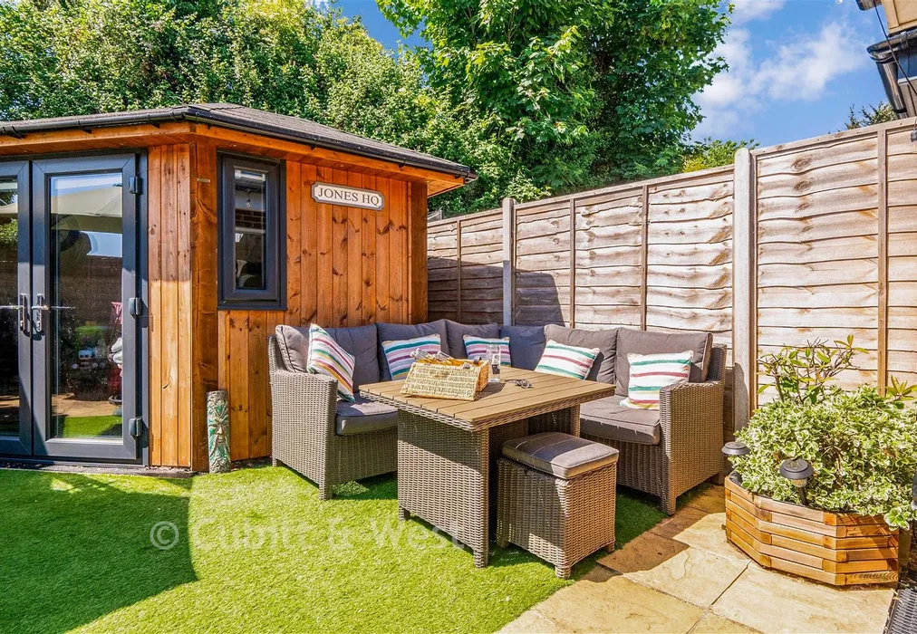 Rear Garden N - Field Place, Havant, Hampshire - Wards of Kent