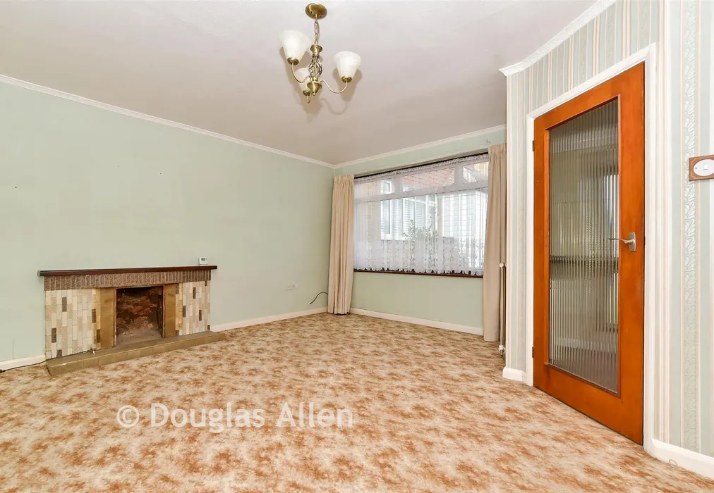 Lounge - Burne Avenue, Wickford, Essex - Wards of Kent