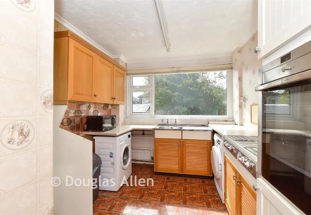 Kitchen - Burne Avenue, Wickford, Essex - Wards of Kent