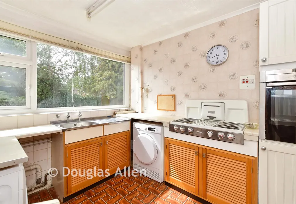 Kitchen - Burne Avenue, Wickford, Essex - Wards of Kent