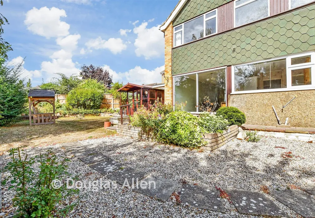 Rear Garden - Burne Avenue, Wickford, Essex - Wards of Kent