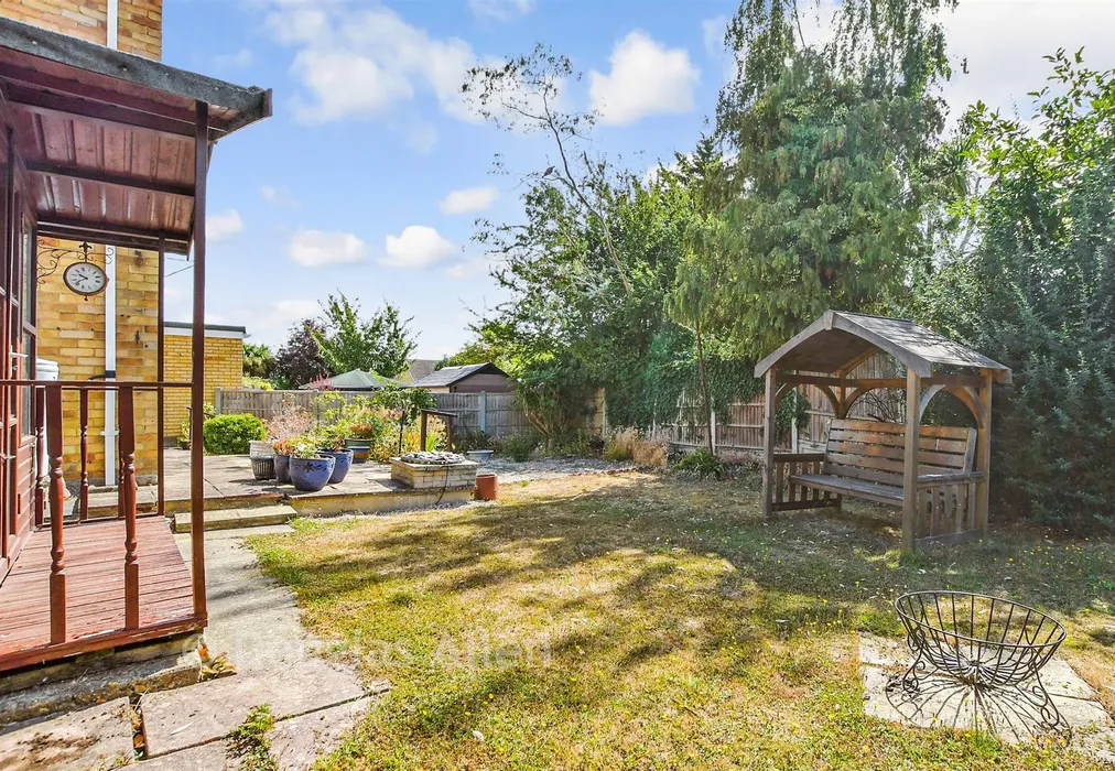 Rear Garden - Burne Avenue, Wickford, Essex - Wards of Kent