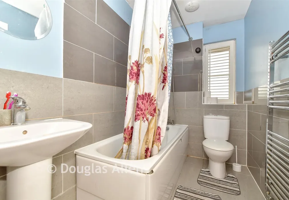 Bathroom - Markhams Close, Basildon, Essex - Wards of Kent