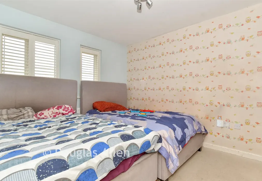 Bedroom 2 - Markhams Close, Basildon, Essex - Wards of Kent
