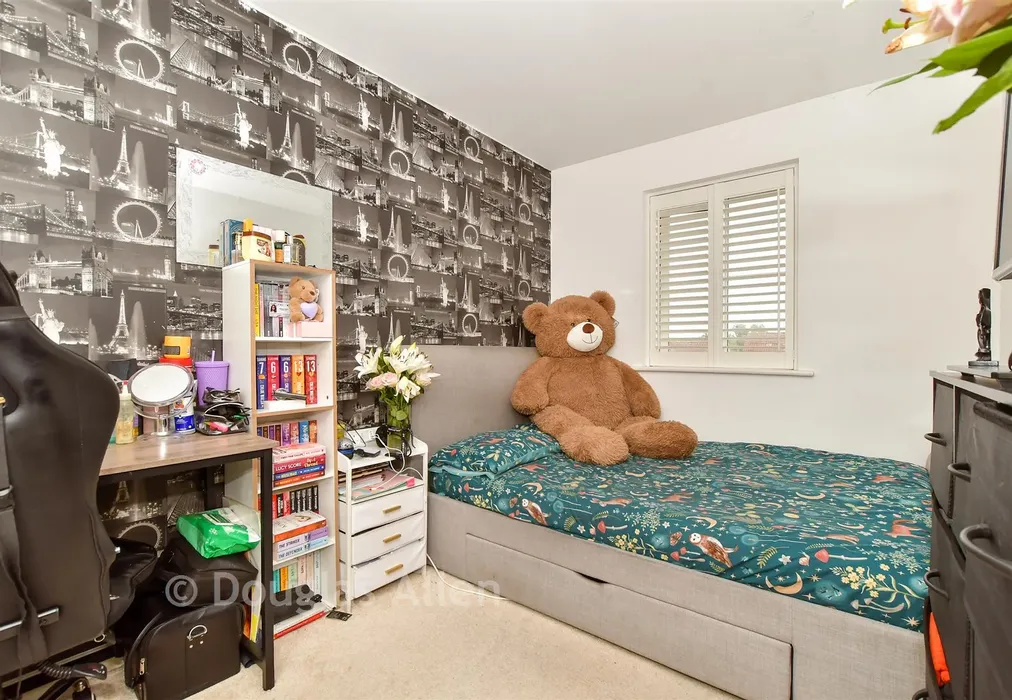 Bedroom 3 - Markhams Close, Basildon, Essex - Wards of Kent