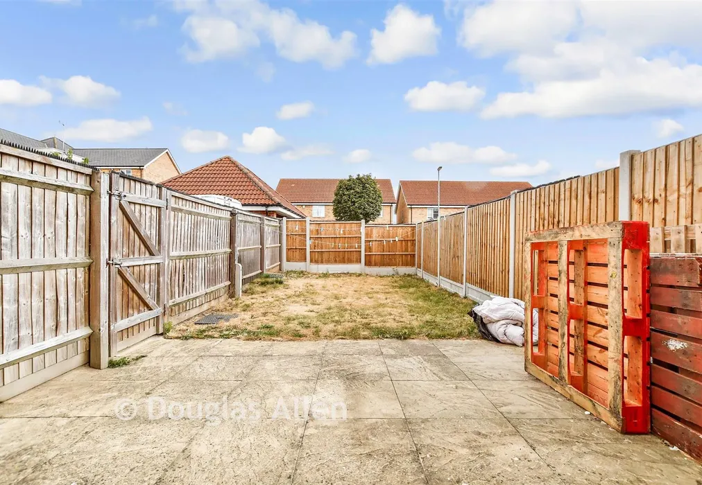 Rear Garden - Markhams Close, Basildon, Essex - Wards of Kent
