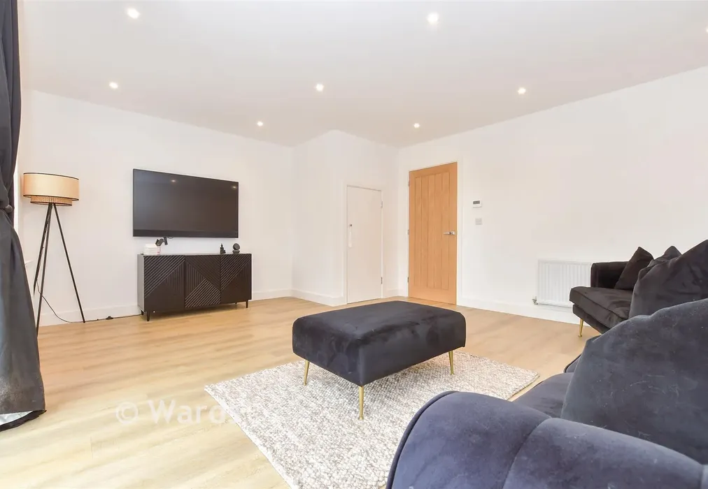 Lounge - Summer Meadow, Deal, Kent - Wards of Kent